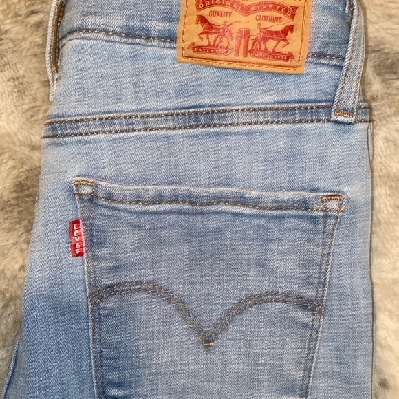 Women's Light Blue Distressed Levi high rise long Jeans - Picture 7 of 8